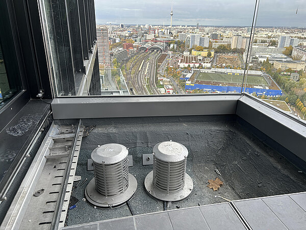 EDGE East Side Tower Berlin Prilagojeno odvodnjevanje za streho, fasado in teraso