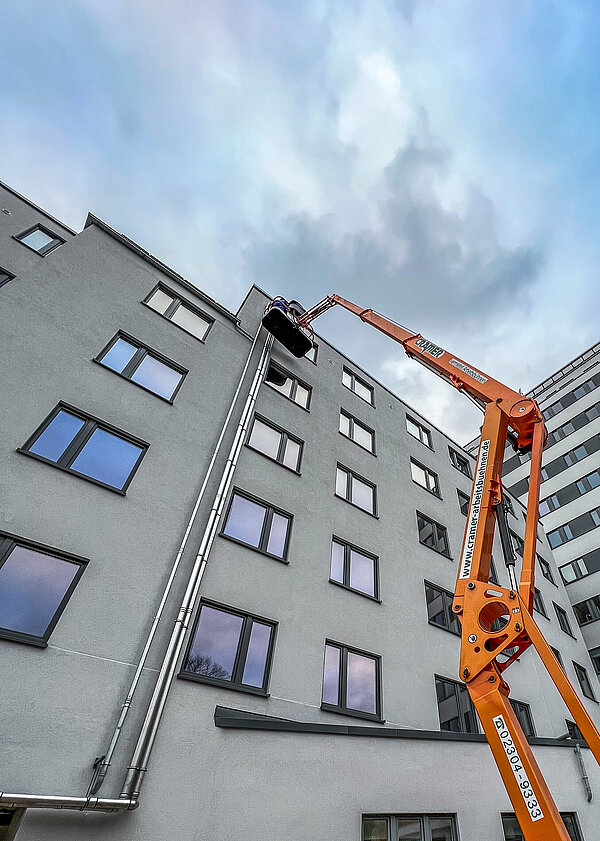 LORO-XC ventilatieleiding met mof, buitenliggend voor de gevel van de kelder tot boven het dak